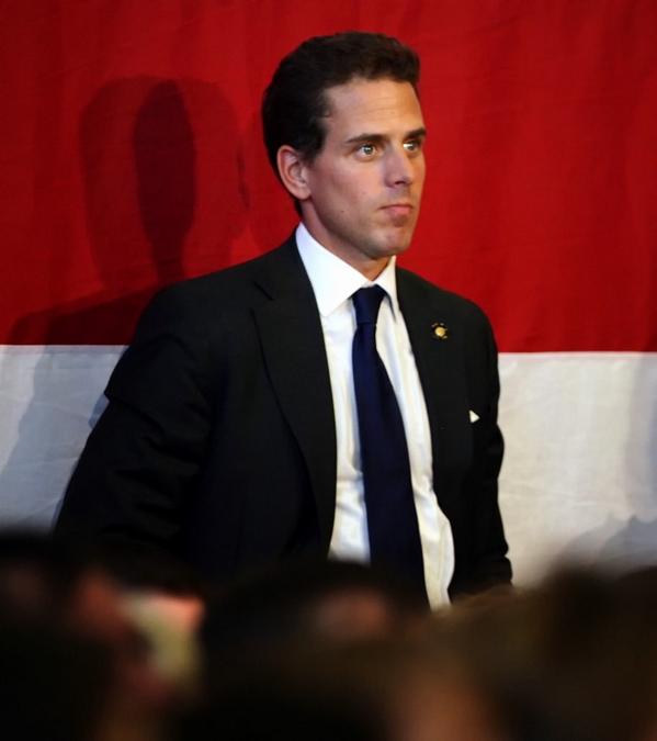 SuchatPederson's tweet photo. VP son Hunter Biden out of Navy after testing positive for cocaine #netDE #Biden #bidenson #bidennavy #vpson http://t.co/YquvEWYkm8