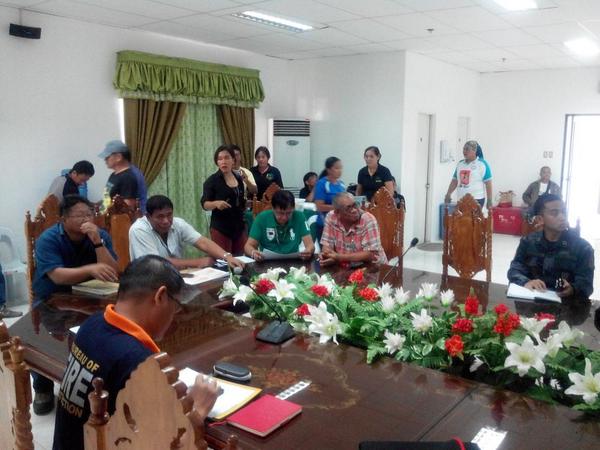 12003Aj's tweet photo. "@SKPNP:@AbilaAldrin , DPDA presents security deployment plan for Kalimudan Festival during final coordinating confe http://t.co/FHSKHG5v29"