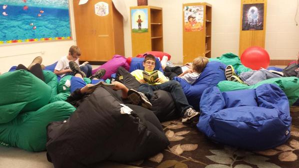 pjkurihara's tweet photo. The reading roost at LMS is absolutely the best! # welovetoread #LMS_spirit http://t.co/tIK4vpDFeW