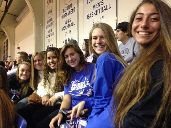 escobarnat14's tweet photo. Women's tennis team ๐ #MidnightHawkEm http://t.co/G7dWnNfdpS