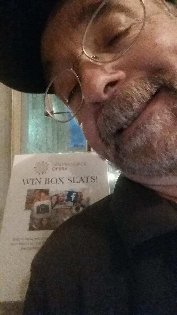 btsmith's tweet photo. #SFOselfie http://t.co/qzDwESBWRG