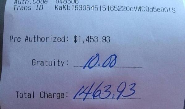 WhiteFolkProbs's tweet photo. You make $10 an hour... So I'm basically doubling your salary... You're welcome! http://t.co/A8tKq3M8Fq