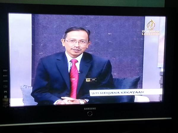 NoorulAinur's tweet photo. Deputy Secretary General Dtk Dr Azhar Yahya on @MyMOSTI Natl Innovation, Conference & Exhibition #NICE2014 @EwonEbin http://t.co/2iBgHq5Fk0