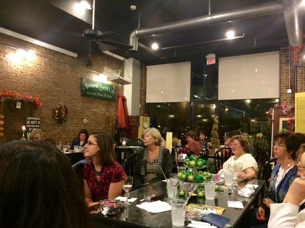 PWN_EastTN's tweet photo. Great turnout tonight for our Holiday Decorating &amp; Entertaining event with Brandi Woodall! #ProfessionalWomensNetwork http://t.co/xtmjbNlHVF