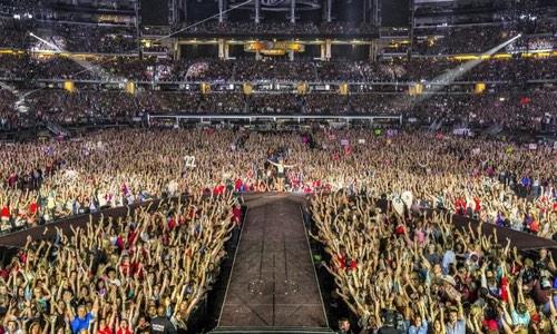 lmaoHFsucks's tweet image. &quot;Taylor Swift in her natural habitats. http://t.co/uSBgQKEPzG&quot;