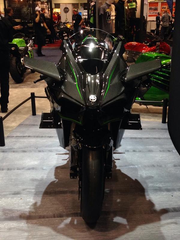 JennTopp's tweet image. It's amazing how many friends you make while standing next to the Ninja H2R #aimexpo #kawasaki