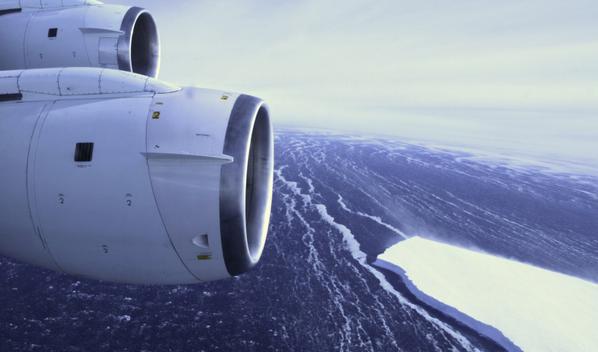 NASA's tweet image. We’re back flying over Antarctica, seeing how the ice is changing: go.nasa.gov/1yIJlUu  #EarthRightNow @NASA_Ice