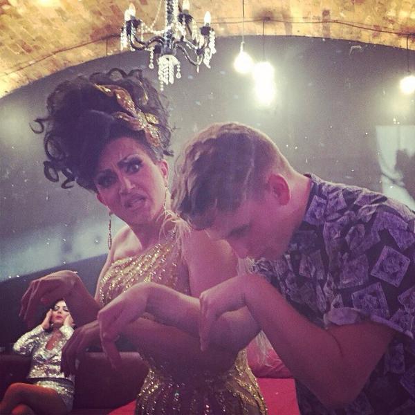 TayFindel's tweet photo. #slinking with the flawless @bendelacreme at #pornidol #weoriginatedthelanguage http://t.co/Vnc1mbkVRZ