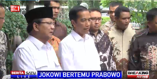 " Jokowi Bertemu Prabowo Subianto   Happy Birthday Bapak Prabowo as a born leader.