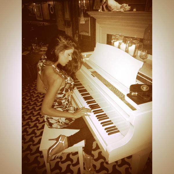 MissTaniaMehra's tweet photo. A beautiful little fool http://t.co/zcftQPWuIR
