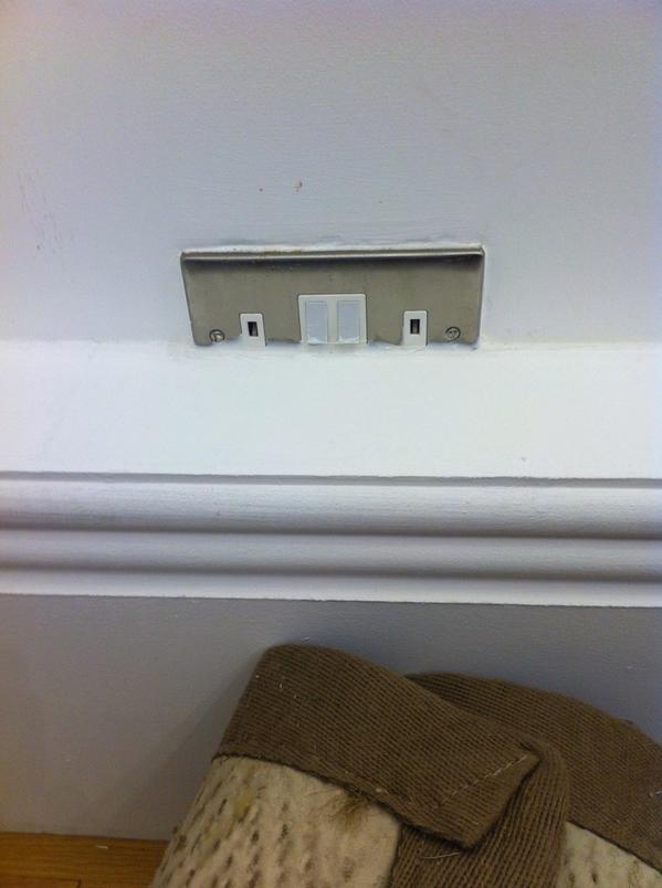 Tacogra's tweet photo. Epic fail UK Plug socket #epicfail #plug #socket http://t.co/Xln83bNM47