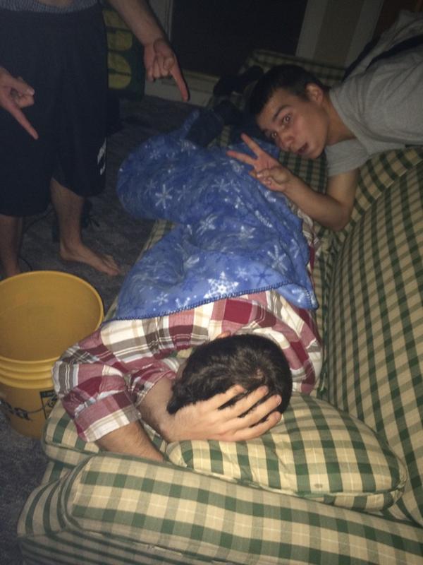 PaulyDanczyk's tweet photo. @StoutPassouts  it's a battle for this beauty http://t.co/1IjTCGEgDp