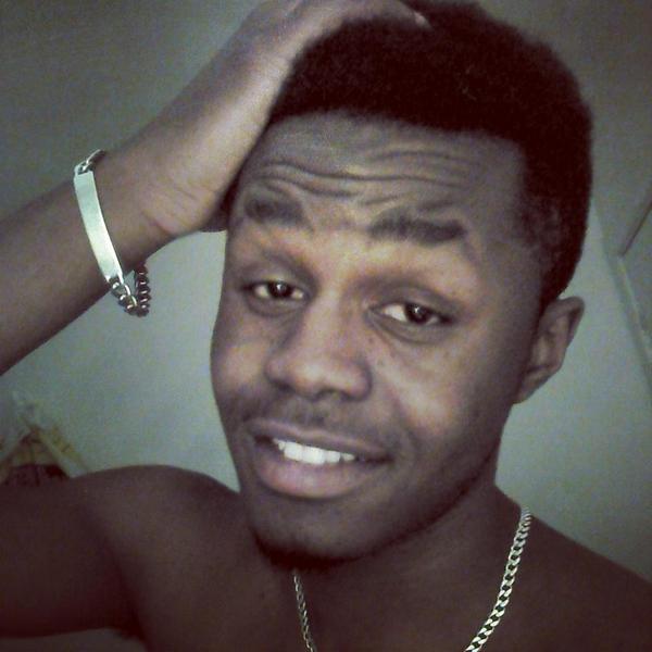 RoshiqJones's tweet image. When you know you need a haircut #nolineup