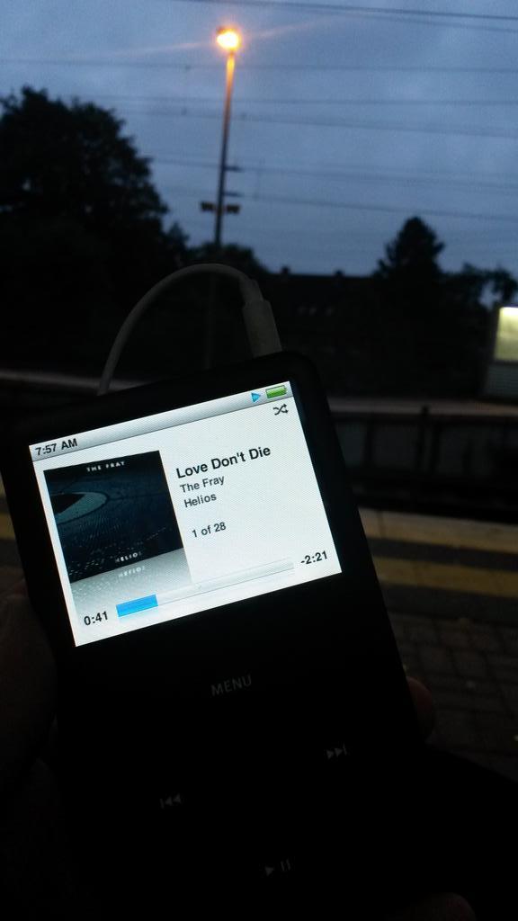 dadebz's tweet photo. It's already been a week since my last #heliostour concert 😰 at least I can still listen to @thefray &amp; @Raglans http://t.co/RRhs6DWSeQ