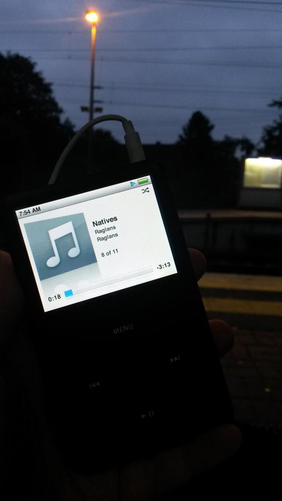 dadebz's tweet photo. It's already been a week since my last #heliostour concert 😰 at least I can still listen to @thefray &amp; @Raglans http://t.co/RRhs6DWSeQ