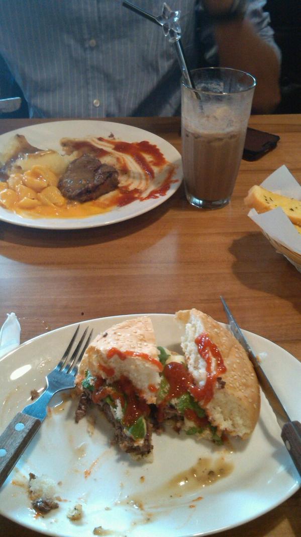 Lunch with @_DickyAchmad_  @AstonsIndonesia enak bgt, ga nyesel.. #AstonSpecialities