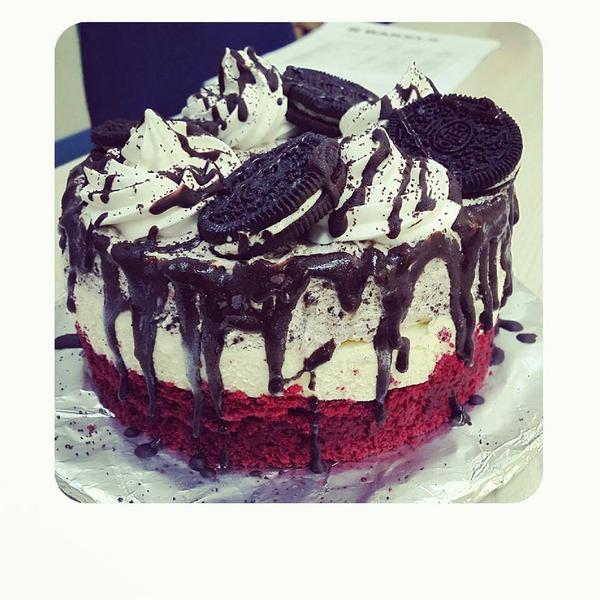 razlaudan's tweet image. Our OJT's Final Recipe Presentation.. Her version of #StollenBread  #TresCapaDulceTarta Cake. #Merienda