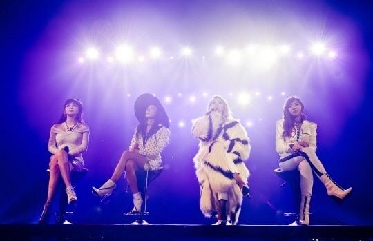 soompi's tweet photo. #YG Representative Says #2NE1 Is Not Disbanding
http://t.co/h82xgM1sm5 http://t.co/MsOE7zLERG