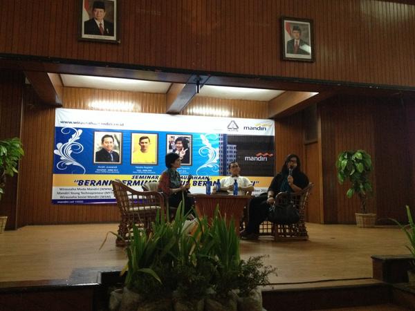 Bukan_Panitia's tweet photo. Seminar Kewirausahaan bersama Nurana I.Paramita ketum @HipmiKotaBdg dan Hendra Nugraha ketum HIPMI kab Sumedang http://t.co/olyKdgfoHk