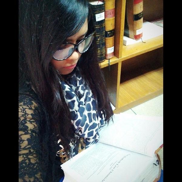 LawSchoolME's tweet image. ~During law exams 📚📙📘📝⏰⏳
#librarywork #studyhard #soserious #lifeishard #lawschool #lawbooks #lawishard by auntor...