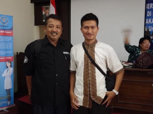 andipranowo1's tweet photo. Berbagi inspirasi dengan satgas UNY..Terimakasih dan sukses untuk satua Tugas UNY..semangat berkarya http://t.co/Y5P56I77sP