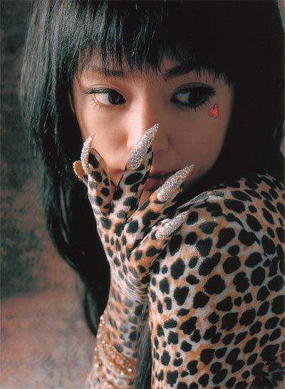 ট ইট র 浜崎あゆみのことば 昔から根暗で口下手で地味な子 というコンプレックスがあって ヒョウ柄はそんな素の自分を 隠すための鎧のようなものだったの ヒョウ柄を着たら 私もっと強くなれるのかな 変われるかな もっと積極的になれるかな って ট ইট র 浜崎あゆみのことば 昔から根暗で口下手で地味な子 というコンプレックスがあって ヒョウ柄はそんな素の自分を 隠すための鎧のようなものだったの ヒョウ柄を着たら 私もっと強くなれるのかな 変われるかな もっと積極的になれるかな って