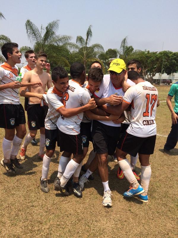 jogoscmb's tweet photo. CMSM é campeão!!! 6x1 para a gauchada #finalfut #tipocolombia #éovagão http://t.co/Uyw4Dg12Ca