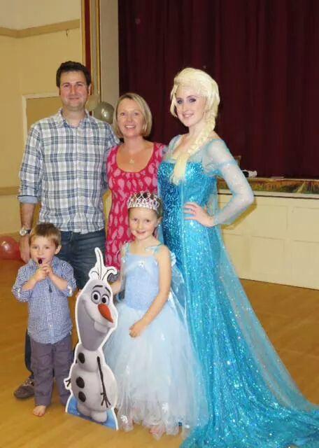 CazHenparties's tweet photo. Another amazing Birthday #princessparties #olaf #ElsaParties #frozenparties http://t.co/WBNlRg9uJK