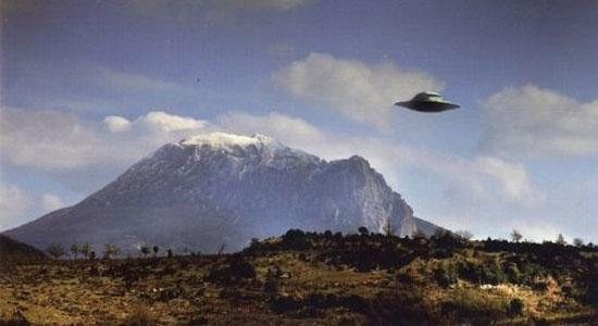 rtveplay's tweet photo. Si te van los docus: 'Bugarach', el 23 y 24 de octubre en @CinetecaMadrid http://t.co/Dt8qBd2eMR vía @SomosDocumental http://t.co/IklghmDRgJ