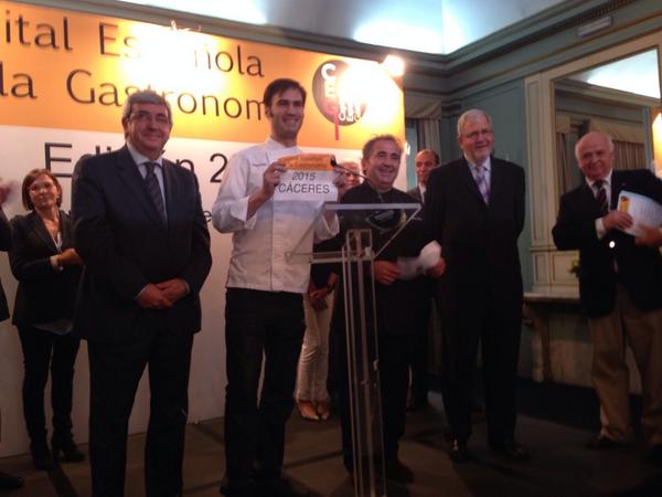 DePataBlack's tweet photo. Estupenda noticia, enhorabuena “@GuiaRepsol: La ciudad elegida #CapitalGastronómica  es ¡Cáceres! ¡¡Enhorabuena!! http://t.co/lff9wlopCt”