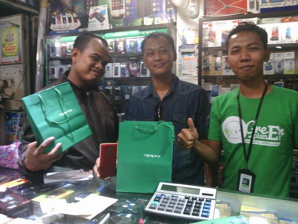 imran_onymous's tweet photo. Straight!!
2 Oppo Neo skaligus at Yang Ponsel Tg.Balai, Sumatera Utara
#OPPO2gether http://t.co/YL1yNj4lTJ