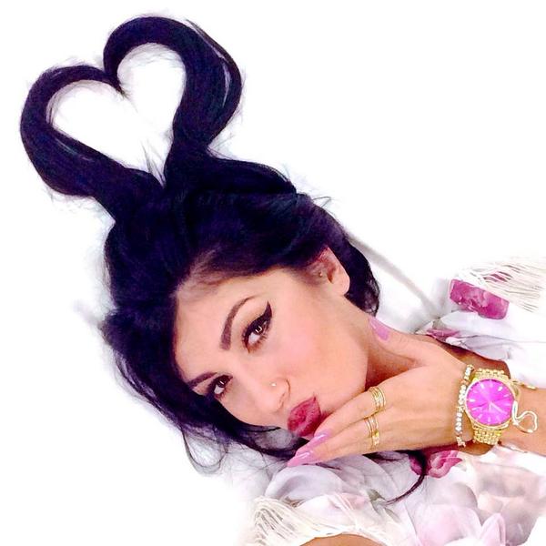 HellyLuv1's tweet photo. Good night the beautiful world. sending LOVE, PEACE and millions of kisses to you all.شەوتان شاد, ,, Iyi geceler, http://t.co/WlG0Kgrobp