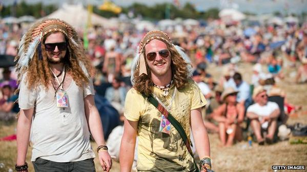 bbcstories's tweet photo. Is wearing a Native American headdress offensive?
http://t.co/XtlqyKOPzI http://t.co/akP7E0Enas
