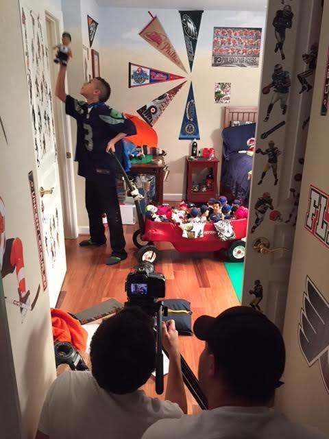 bcreaturetoys's tweet photo. @BearBearPro sets the scene for the #CreatureTheater video shoot. #BleacherCreatures #NFL #FantasyFootball #NFLPI http://t.co/rUskeKnooB