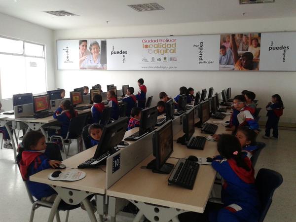 ConsejeriaTIC's tweet photo. "@JEIMMY_25: los niños aprenden en el #PIPlataforma para la #FotoMaratonDigital2014  #CBLD @consejeriatic http://t.co/UvrHlgFqVV"