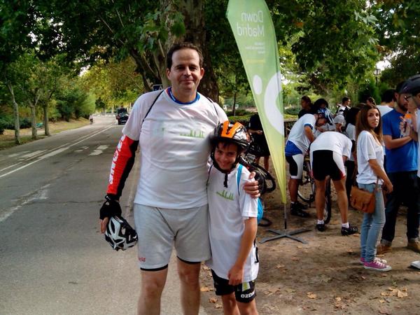 DownMadrid's tweet photo. . @michi_es continúa su reto de la #Michicleta Ya falta menos para su llegada a meta http://t.co/pqXkPcwRPH
