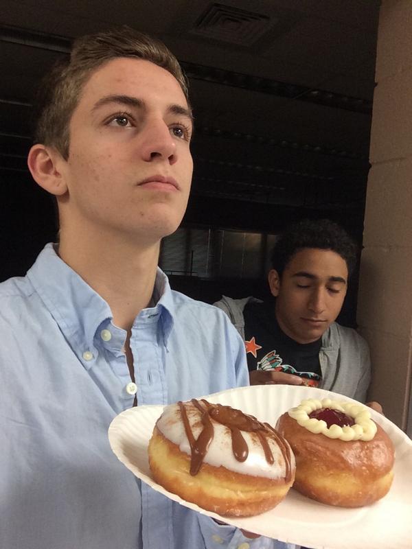 JacobsJohnsonnn's tweet photo. Moment of silence for the dopest teacher #donutstogo http://t.co/tfOERlFfo2