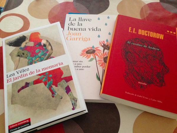 GuillermoRoz1's tweet photo. Memoria, vida, cerebro…lecturas diversas para el weekend.
@G_Gutenberg @EdDestino @miscelanea_edit http://t.co/RILR51qIzC