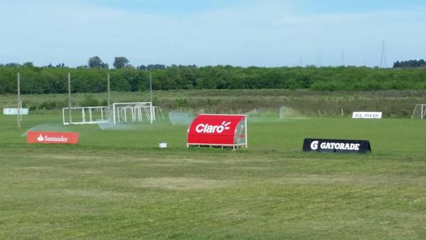 complejogdls's tweet photo. Riego para otro fin de semana a todo fútbol de @LaLigaUy  en @complejogdls http://t.co/gFlPAQ8L7i
