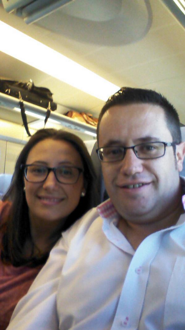 sonia_marq's tweet photo. En el ave camino de zaragoza para la boda de @mtdiago http://t.co/vDR6NA5wpi