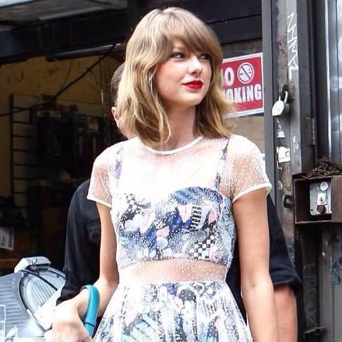 1dCrea's tweet photo. Taylorが11月に来日しますね😭💕💕
とにかくすっごくHappy🌟

とっても楽しみ、待ちきれない😘😘

#テイラー来日 #swifties @taylorswift13 @taylorswift13jp http://t.co/T6i2xEmq1P