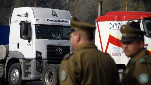 Cooperativa's tweet photo. Camioneros: Hay tantas mesas de trabajo que vamos a empezar a exportar algunas http://t.co/7LZDPXuaA7 http://t.co/TXqHkb9iMT