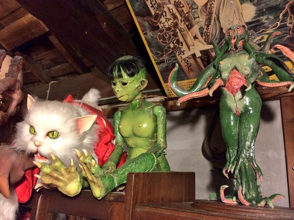 くろだまさし 大須化け猫屋敷のクティーラたん 横には河童さんと化け猫さん 後ろには丸尾末広の蛸人間 Http T Co Nk6ppgm9qh