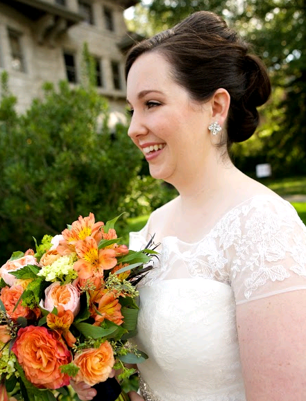 The most gorgeous <a href="/elizabeth_bower/">Elizabeth Bower</a> earrings on the most gorgeous bride!