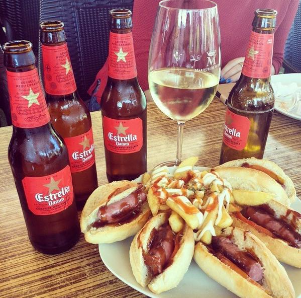 Adriete_SFS's tweet photo. 🍺Bendita tú eres entre todas las mujeres🍺 @Pitu_pul7 @Mon_Ag @Blancucha_s @loquitasinmas #comenzandoelfinde #atoper http://t.co/wCV3sjIkW3