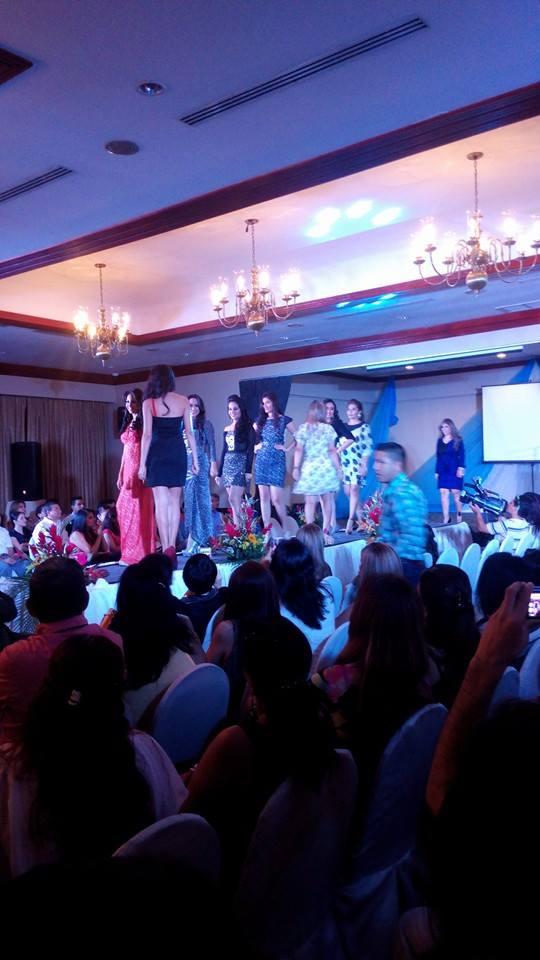 CcomercioManta's tweet photo. desfile de moda y presentaciòn de las candidatas http://t.co/xGdMq8YWCP