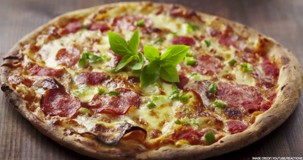 efnypizza's tweet image. RT @ScienceChannel: Why pizza tastes so good, according to chemistry. [Video] bit.ly/11DlRCC #SCI2