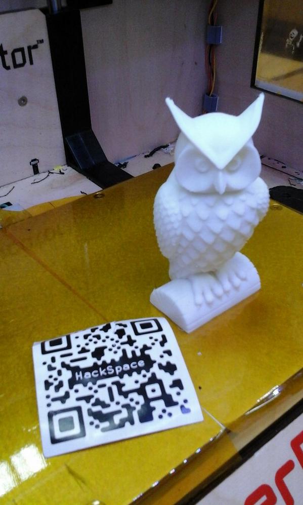 HackspaceTgn's tweet image. Распечатали приз для студенческой лиги "Что? Где? Когда?" в #ИТА #ЮФУ.