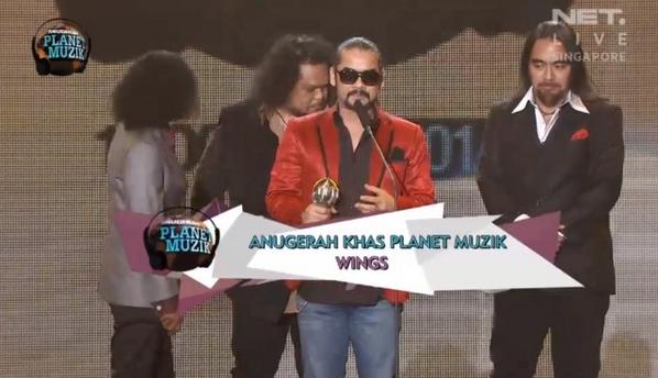 mdtvindonesia's tweet photo. Anugerah Khas Planet Muzik " Wings " #APM2014onNET http://t.co/Nzdw6MlE8W