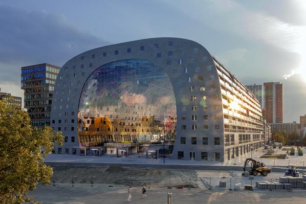 cnni's tweet photo. Is this the doorway to another dimension, or just somewhere to buy apples? http://t.co/idrdAH3uLb http://t.co/LQaZ5xkwAx